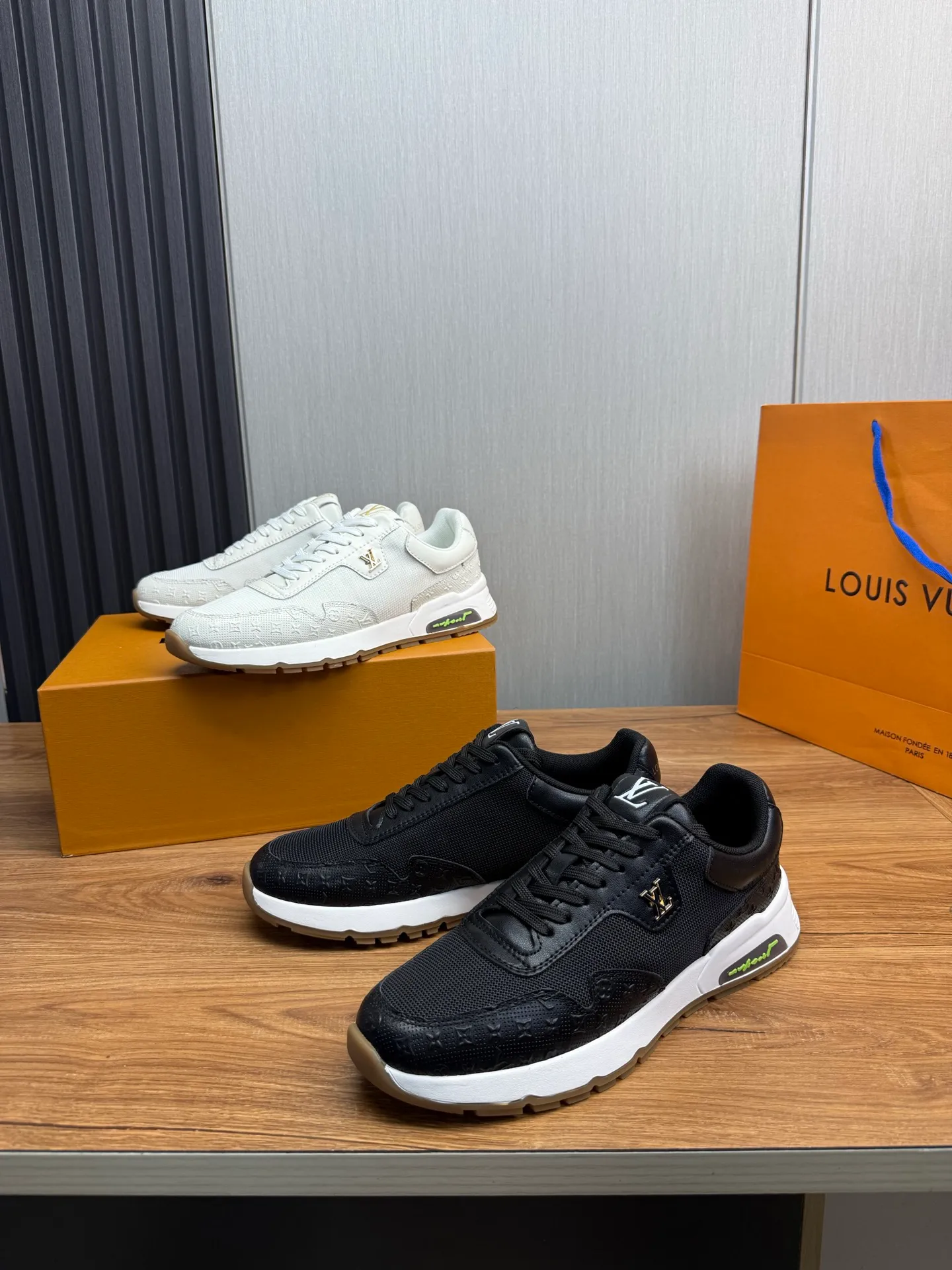 Men's shoes 💰460💰 LOUIS VUITTON [Luden Yiwei] Brand new trendy Lv is on the market 🎁, casual and fashionable men's shoes 👟 Original version shipped 1:1✅ The upper is made of imported brand leather + sheepskin lining, the original wear-resistant rubber outsole, the version is simple and elegant, exclusive for trendy men. 38-44